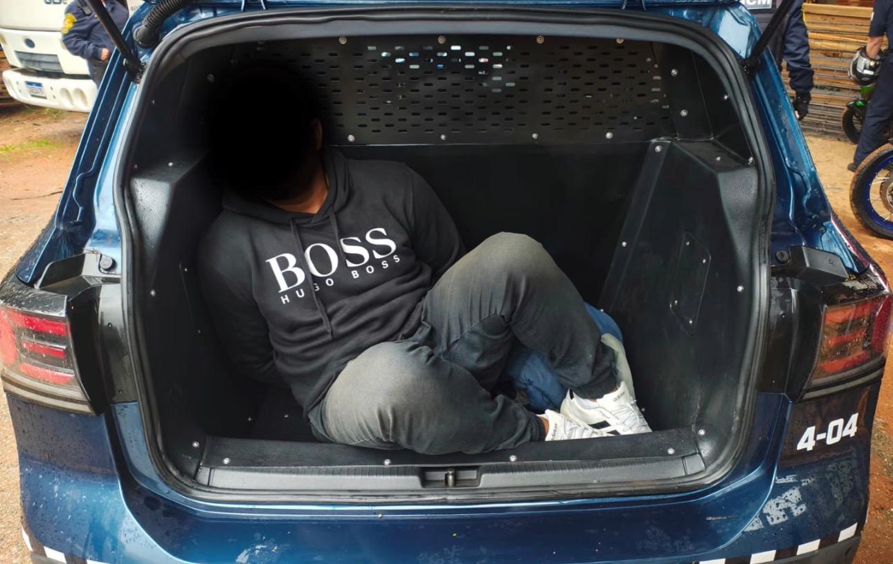 GCM de São Bernardo prende homem que fazia 'delivery' de drogas no Taboão