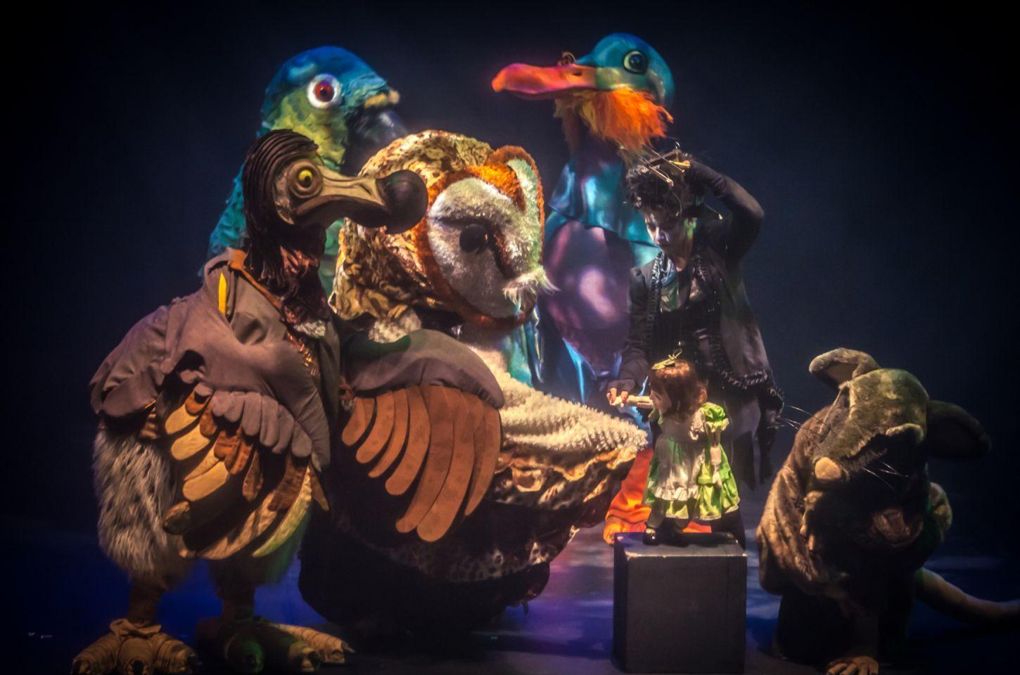 Giramundo apresenta “Alice no País das Maravilhas” com experiência multimídia para todas as idades