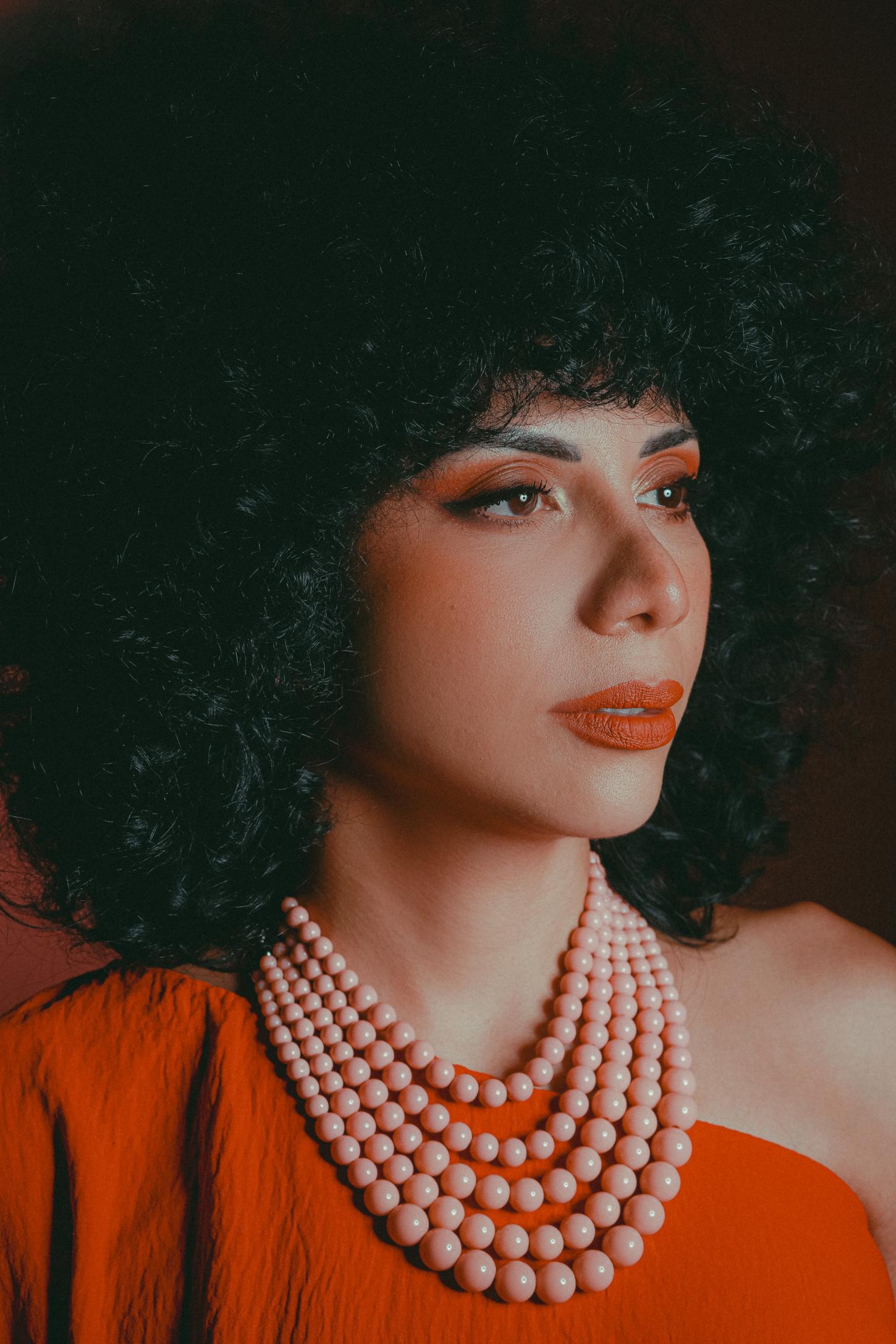 Lilian Estela celebra a transformação do jazz pela música brasileira em “Invenção Brasileira – Influência do Jazz”