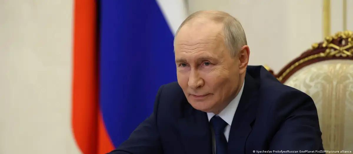 Partido de Putin vence eleição sem oposição crítica 