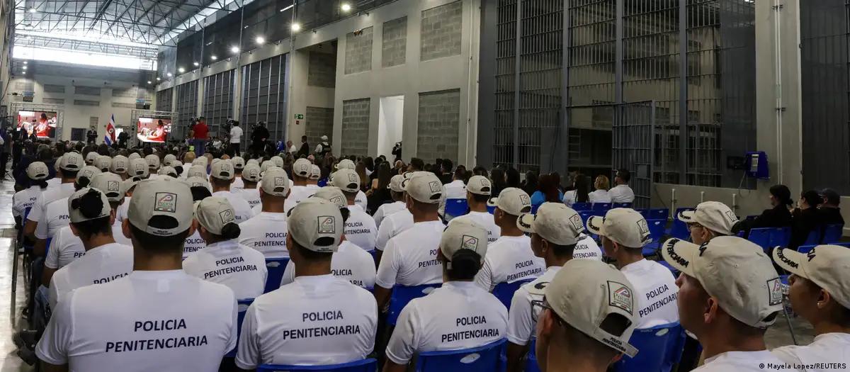 Costa Rica inaugura megaprisão inspirada em modelo de Bukele 