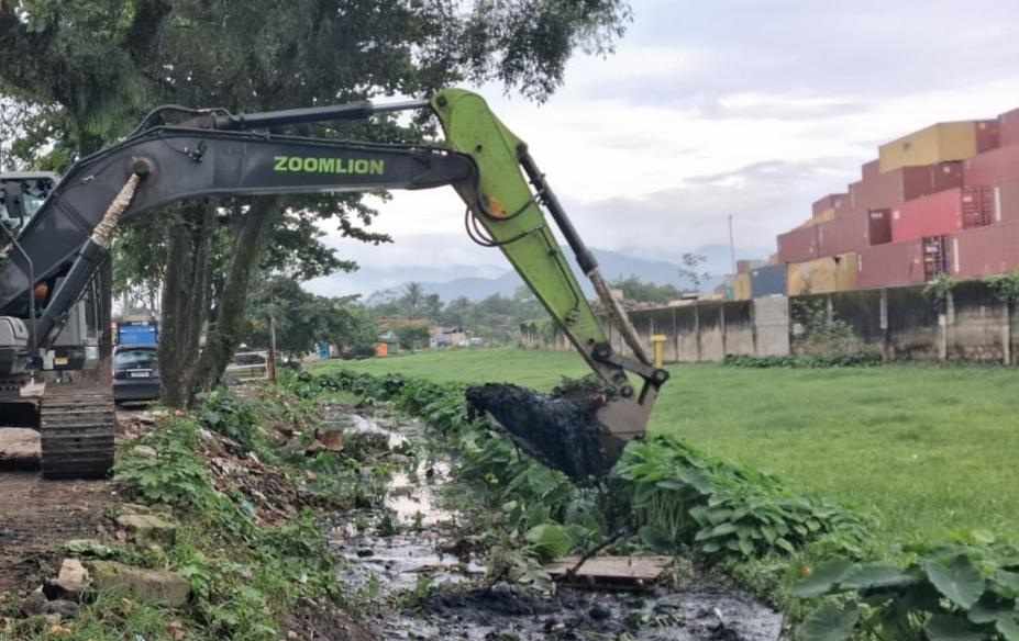 Limpeza de canal na Zona Noroeste de Santos deve retirar 300 toneladas de sedimentos