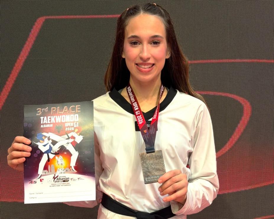 Lutadora de Santos é bronze na Albânia 