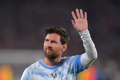 Messi recebe convite para disputar a Libertadores após deixar a Argentina 