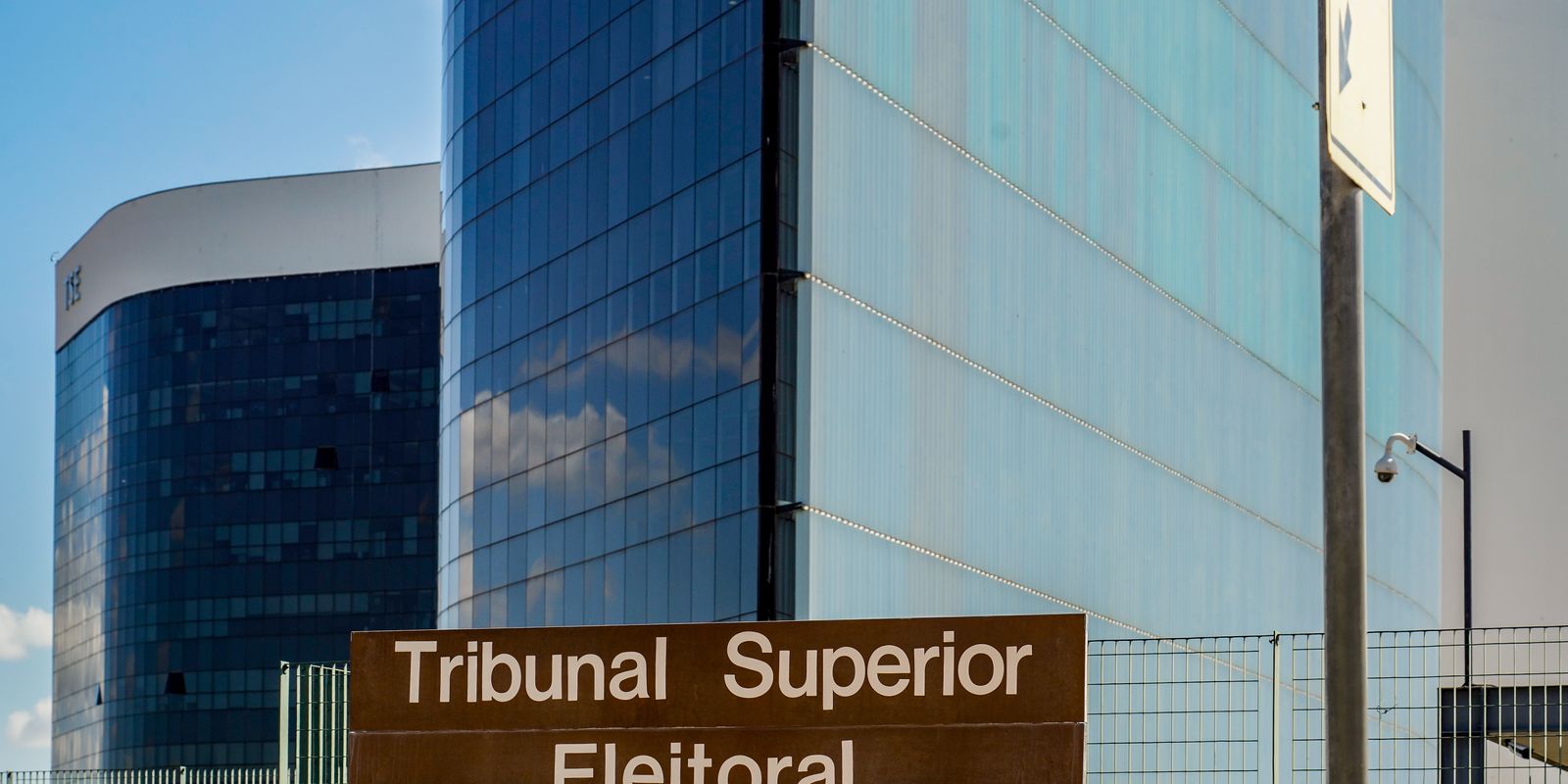 Ministro do TSE proíbe suspensão do canal Exército do Lula 