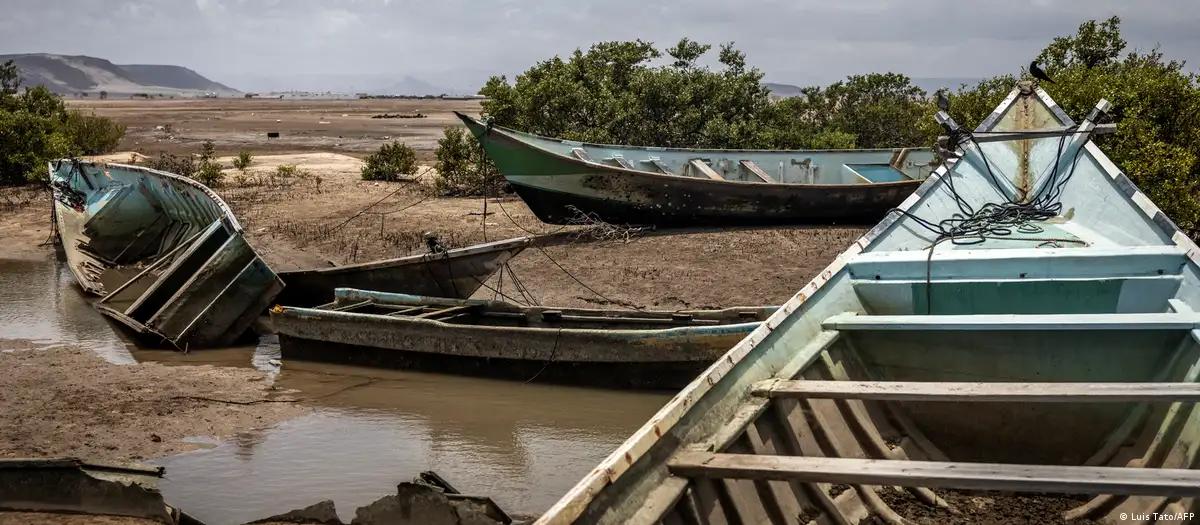 Naufrágio na costa leste da África deixa mais de 130 mortos 