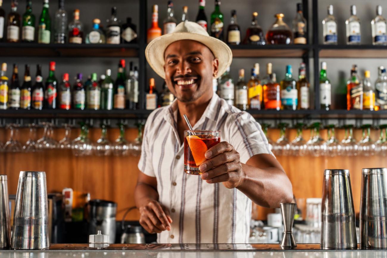 Negroni reúne três ingredientes e uma história centenária nos balcões