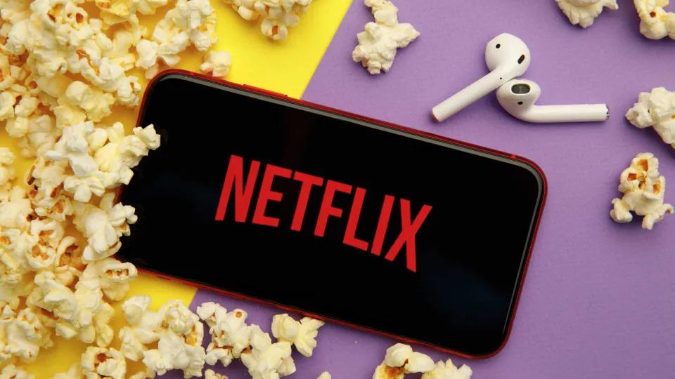 Netflix anuncia série derivada de 'Bridgerton' focando a juventude de Lady Violet 