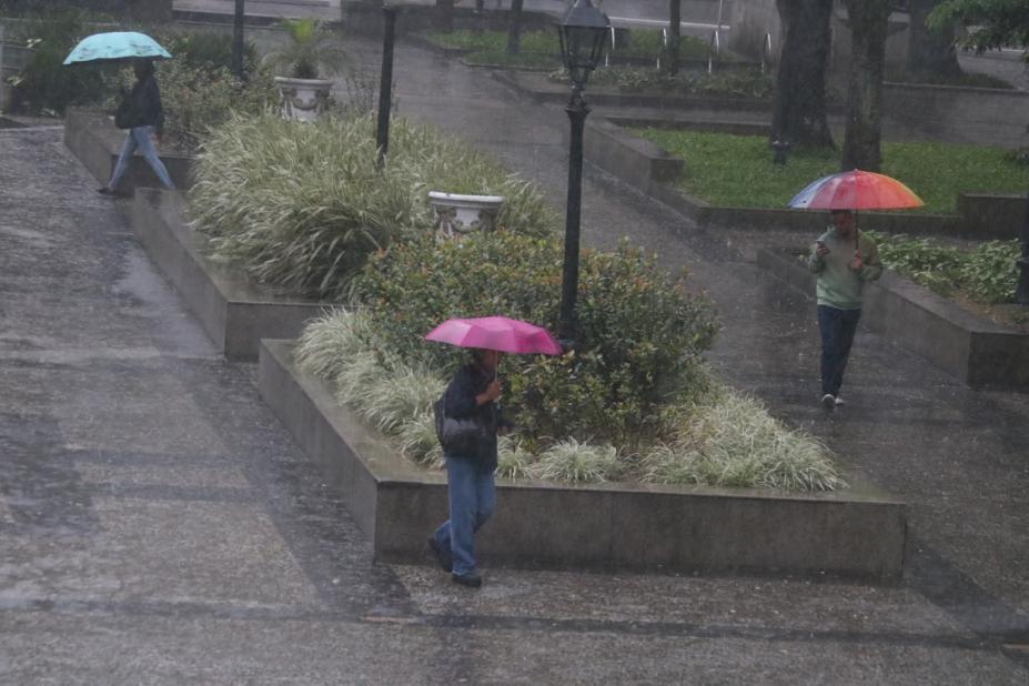 Santos terá redução das chuvas a partir de sexta-feira, mas céu seguirá nublado