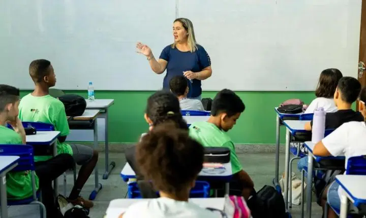162 mil candidatos fazem neste domingo (16) provas do processo seletivo simplificado para professores do Ensino Fundamental e Médio  
