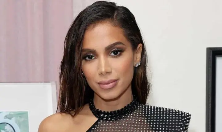 Anitta suspenderá venda de álcool em turnê para promover meditação, ioga e autocuidado