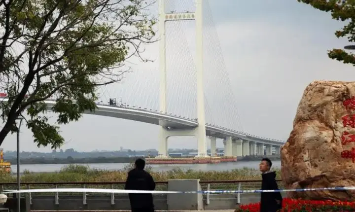 Após boato de que estaria morto, Kim Jong-un é visto em visita à China 