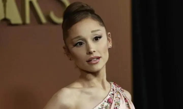 Ariana Grande entra na Justiça contra hackers que vazaram músicas