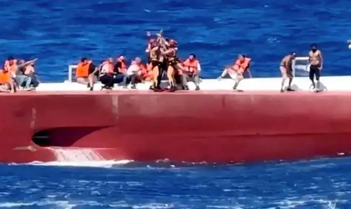 Balsa com mais de 260 a bordo afunda na costa de Chipre
