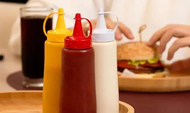 Bisnagas de ketchup e outros molhos deixam de ser permitidas em bares e restaurantes de SP