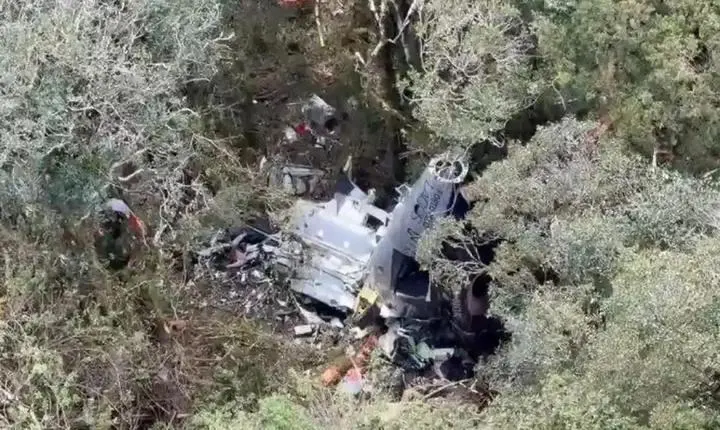 Bombeiros encontram helicóptero com corpo do cantor Rick 