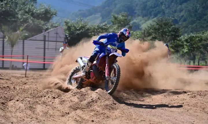 Brasileiro de Enduro: Vitória do Team Rinaldi mais uma vez na geral Elite, com Camilo Herrera