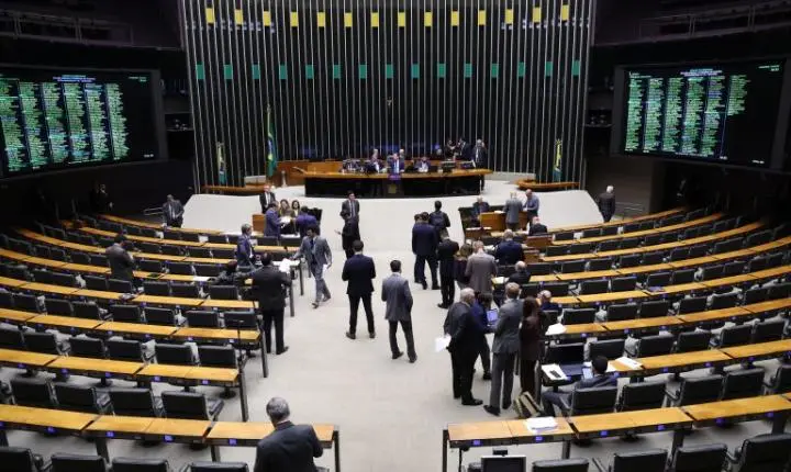 Câmara aprova projeto que garante atestado para funcionário que acompanhar criança doente