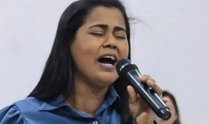 Cantora gospel morre aos 38 anos após doença no fígado