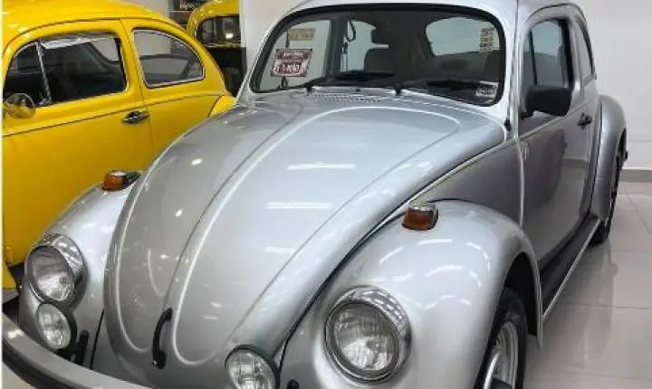 Carros antigos ganham espaço especial no Uberlândia Shopping e apresentam ao público o trabalho de um especialista em veículos clássicos