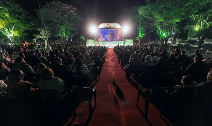 Cinema a céu aberto chega a Uberaba com sessão gratuita para toda a família
