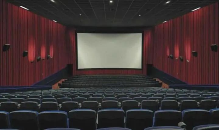 Cinemas ampliam uso de filmes mais curtos e antigos para alcançar a Cota de Tela 