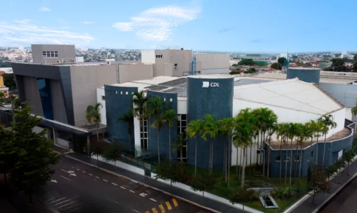 Comércio de Uberlândia pode funcionar das 9h às 18h no feriado de Finados