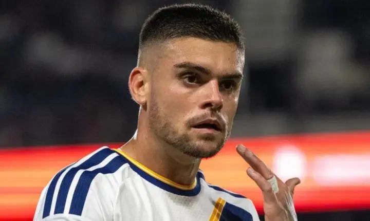 Cruzeiro anuncia contratação de Gabriel Pec, cria do Vasco