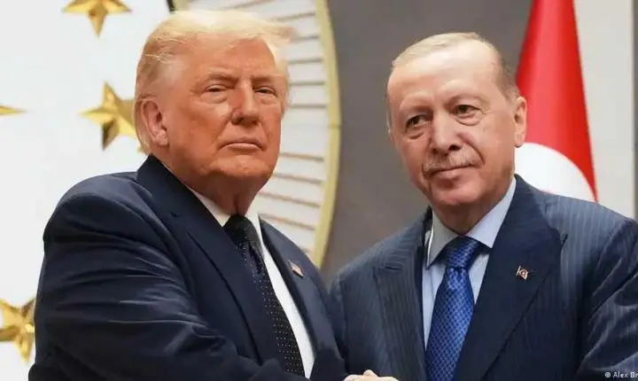 Cúpula da Otan começa com Trump pleiteando a Groenlândia 