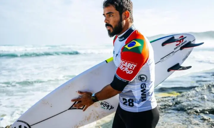 Edgard Groggia disputa etapa do Mundial em Maresias, em busca de seu retorno à elite da modalidade