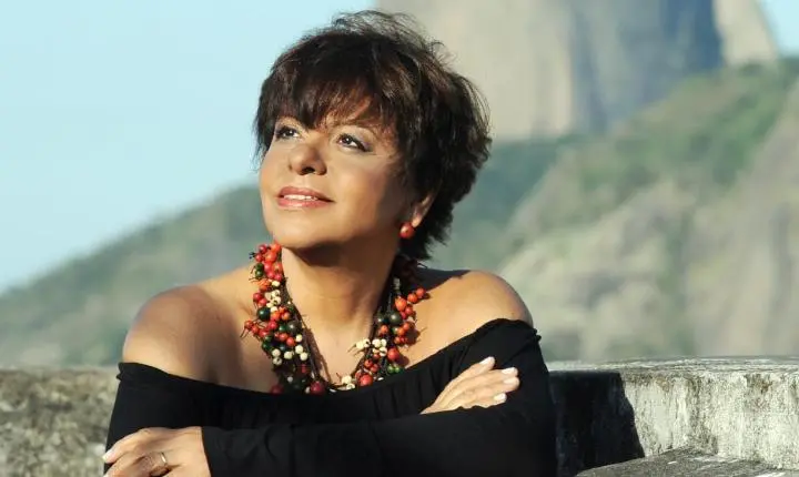 Eliane Salek celebra o legado de Elis Regina e Elizeth Cardoso no Centro da Música Carioca Artur da Távola, na Tijuca