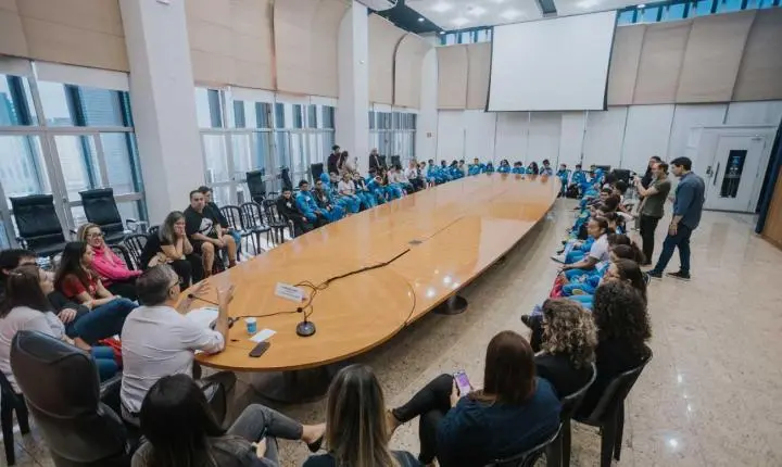 Em São Bernardo, 51 alunos da EMEB Nilo Campos Gomes fazem 'Tour no Paço' e dialogam sobre demandas da cidade