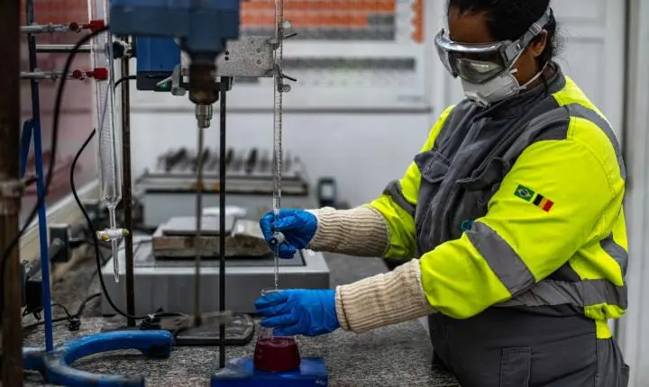 Empresas ampliam vagas e buscam talentos