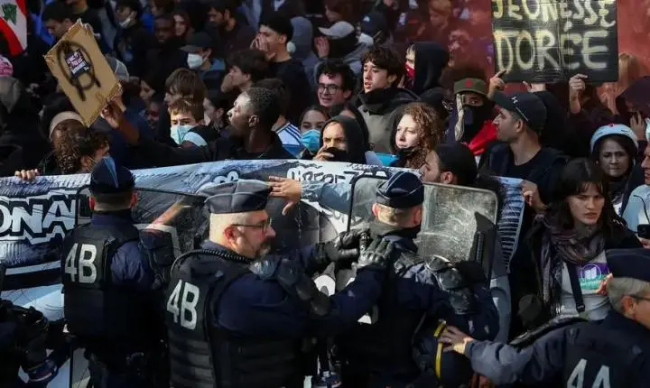 Estudantes ampliam protestos e pressionam governo francês 