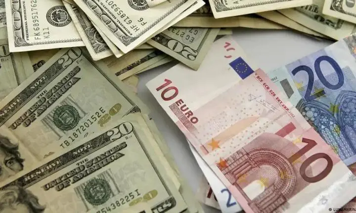 Euro cai frente ao dólar: uma crise financeira se aproxima? 