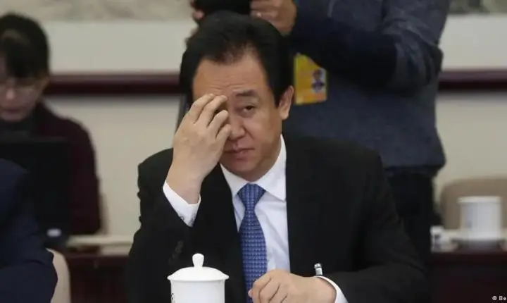 Ex-homem mais rico da China é condenado à prisão perpétua 