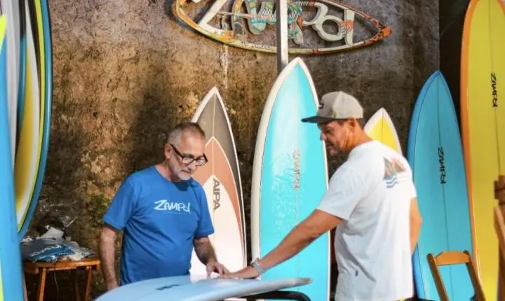 Fabricantes de pranchas de surfe se encontram no Centro Histórico de Santos