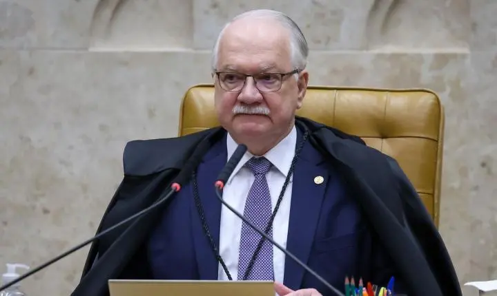 Fachin nega pedido para afastar Dino de ações sobre Flávio Bolsonaro
