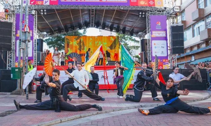 Festival da China reúne público na Liberdade e celebra aproximação entre Brasil e China  