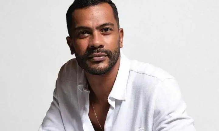 Festival Todos em Cena recebe ator Samuel de Assis em espetáculo gratuito sobre identidade, pertencimento e antirracismo