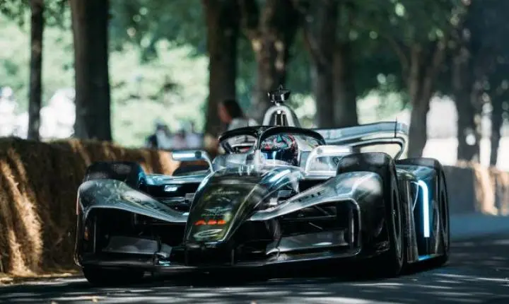 Fórmula E estreou o futuro dos carros e corridas elétricas em Goodwood