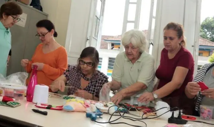 Fundo Social de Solidariedade de Santos (FSS) oferece 87 vagas para cursos gratuitos de culinária, artesanato e maquiagem