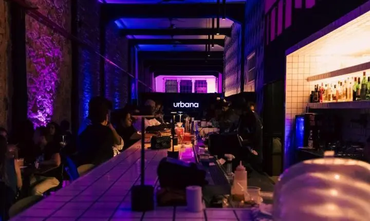 Hoje é dia de 'Sweet Black Songs' na Urbana Coquetelaria, no Centro Histórico de Santos com muito R&B, Soul e Black Music