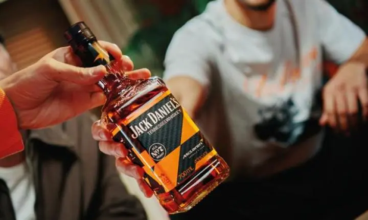  Jack Daniel’s e McLaren Mastercard Formula 1 Team celebram a temporada 2026 da F1 com edição limitada do Tennessee Whiskey 