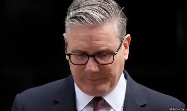 Keir Starmer anuncia renúncia ao cargo de premiê britânico
