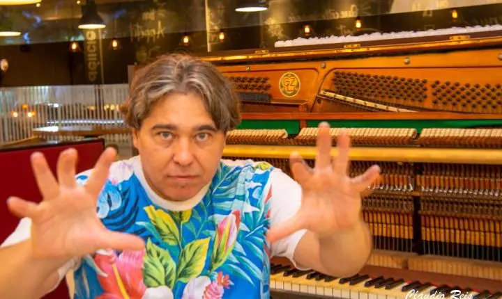 Kiko Continentino recebe estrelas da MPB em concerto de aniversário no Vinícius Show Bar, em Ipanema