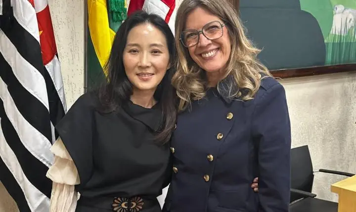 Laís Barros e a artista Bao Aram protagonizam o Prêmio Mulheres & Histórias ao lado da vereadora Edir Sales na Câmara Municipal de São Paulo