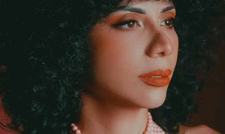 Lilian Estela celebra a transformação do jazz pela música brasileira em “Invenção Brasileira – Influência do Jazz”