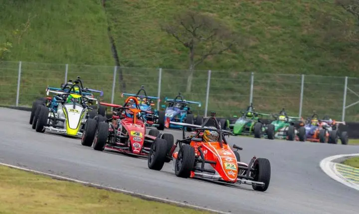 Lucas Monteiro chega embalado pela liderança e quer ampliar vantagem na 6ª Etapa da Fórmula 1600 em Interlagos