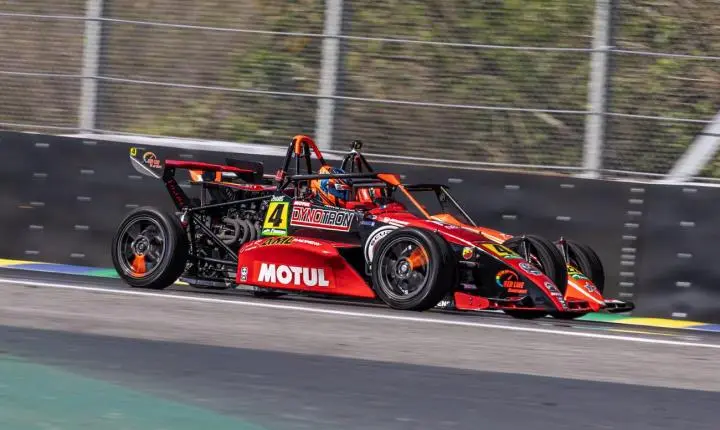 Marcel Fachini vence e fica a 0s079 de completar rodada perfeita da Fórmula 1600 em Interlagos